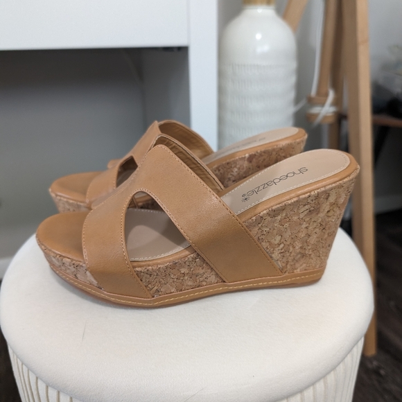 Shoe Dazzle Faux Leather Slip On Cork Wedge Size 5.5 - Picture 2 of 7